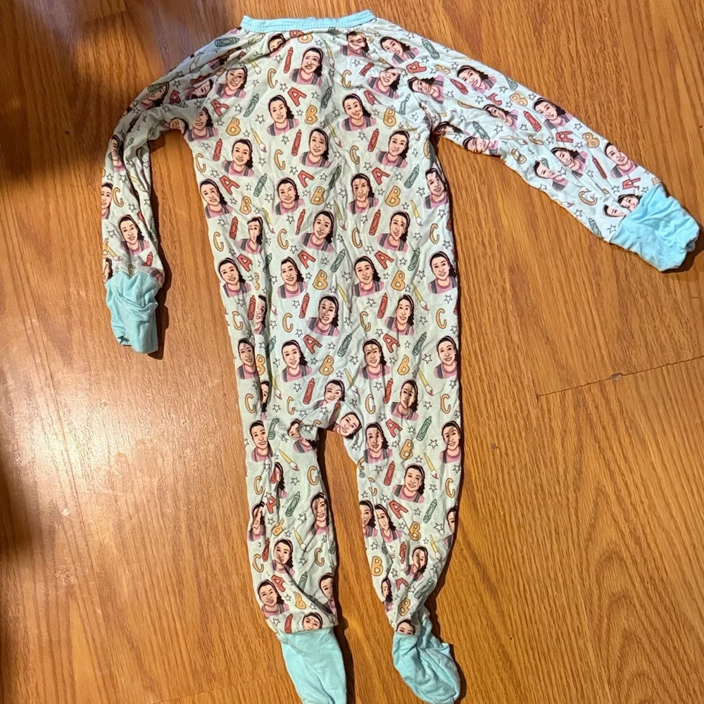 Kids Bamboo Footed Onesie with Ms Rachel Character Print - Picture 3 of 3